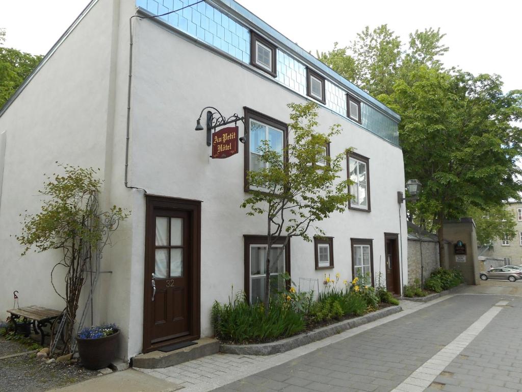 Au Petit Hôtel - Resim 24