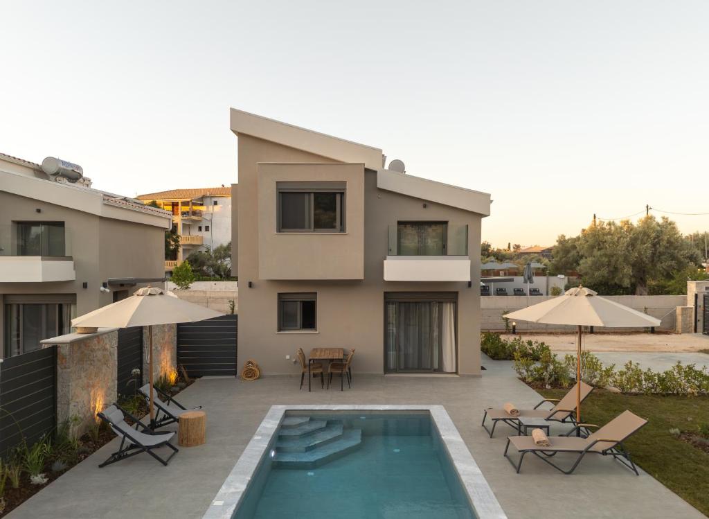 Swimmingpoolen hos eller tæt på Ertha Retreat Homes