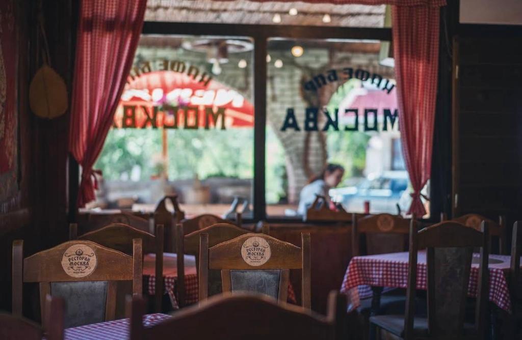 a dining room with tables and chairs in a restaurant at Motel MOSKVA in Bijelo Polje