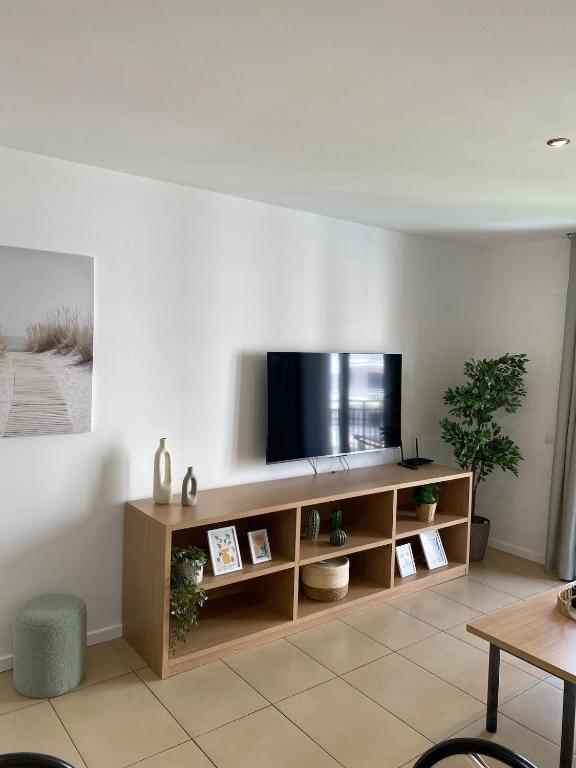 Ikebana Suite - Modern Apartment with Parking & Swimming Pool