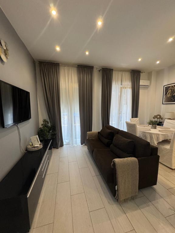 Junto al Paseo de la Castellana y Bernabéu, 6 pax