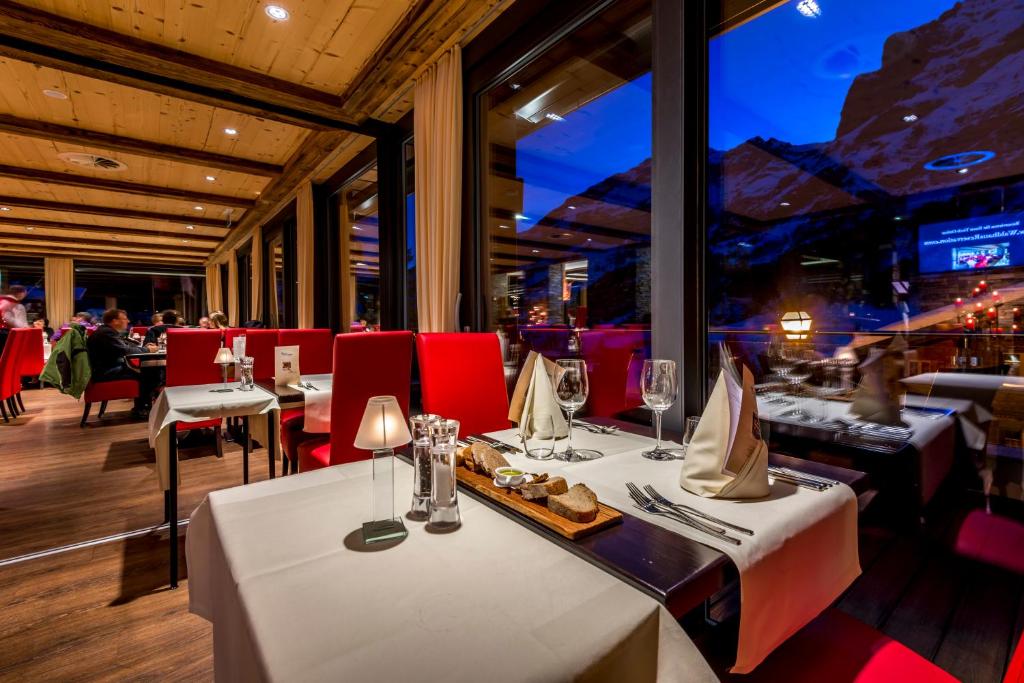 Restaurace v ubytování Hotel Restaurant Waldhaus