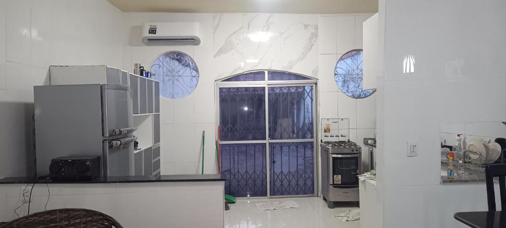 a kitchen with a blue door in a room at Casatelégrafo in Belém