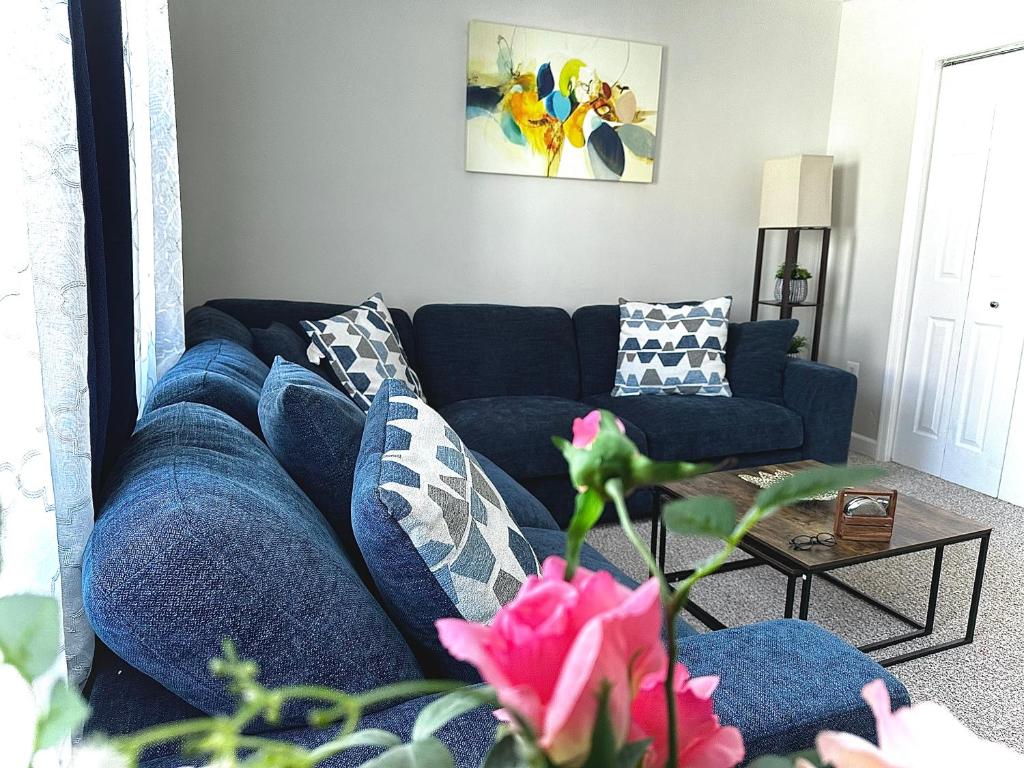 a living room with a blue couch and a table at One bedroom condo close to H St in Washington