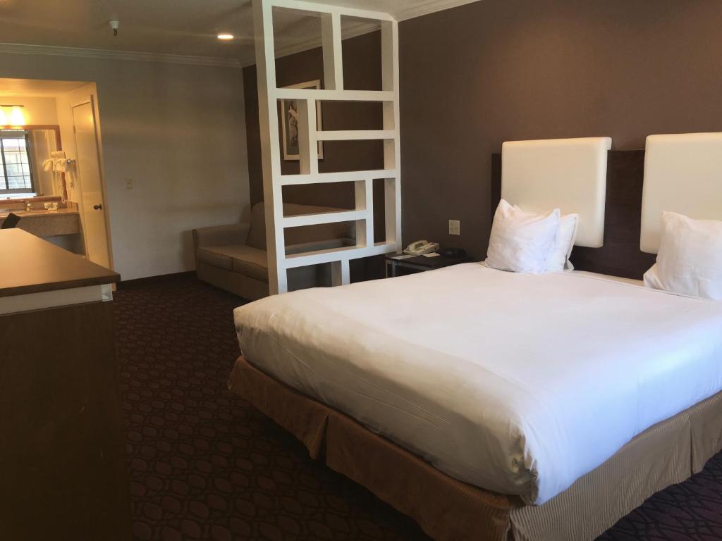 Hotel Pacific, Manhattan Beach - King Studio With Sofa Bed