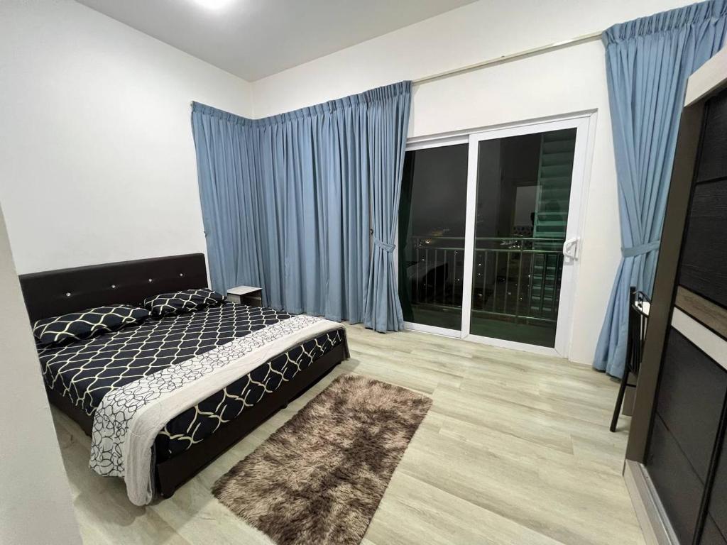 Ένα ή περισσότερα κρεβάτια σε δωμάτιο στο Homestay The Peak Condo