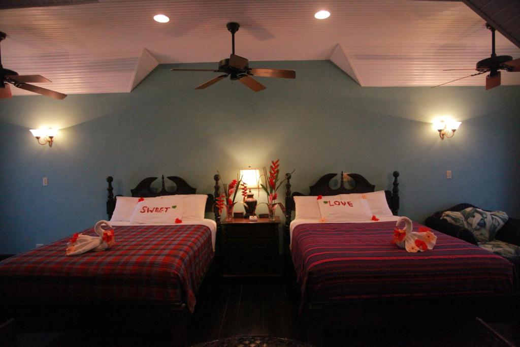 Mahogany Hall Luxury Boutique Resort - Deluxe Queen Room Con Dos Camas Queen