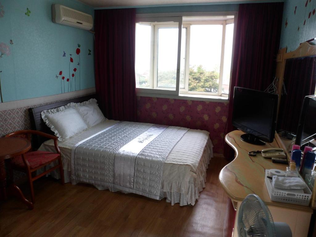 Postel nebo postele na pokoji v ubytování Gyerim Motel