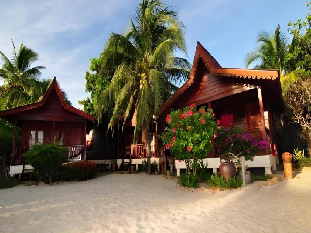 Zahrada ubytování Phangan Rainbow Bungalows