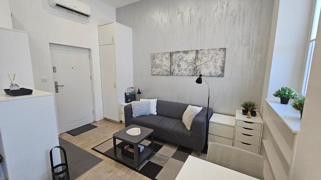 a living room with a couch and a table at Studio Gea in Semedela
