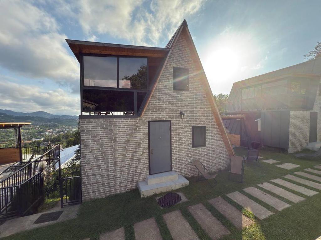 Το κτήριο όπου στεγάζεται  η παραθεριστική κατοικία