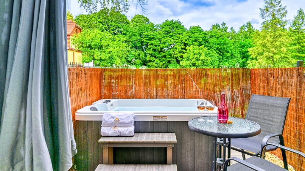 Foto dalla galleria di Apartament z prywatnym jacuzzi przy deptaku by Royal Aparts Holiday Mountain Residence a Świeradów-Zdrój
