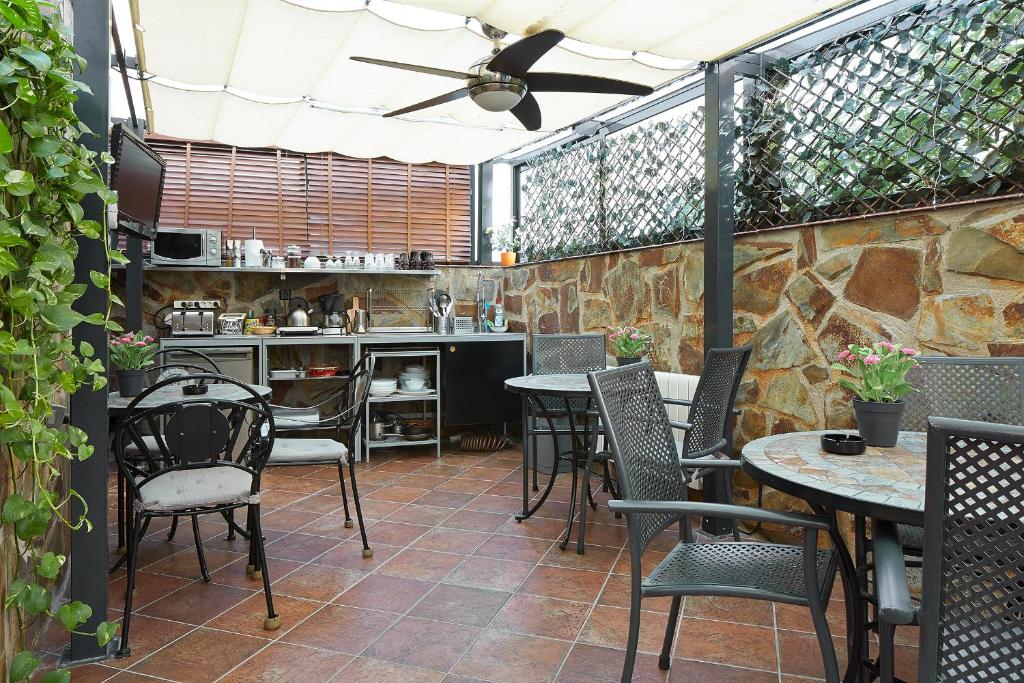 Reštaurácia alebo iné gastronomické zariadenie v ubytovaní Hostal House