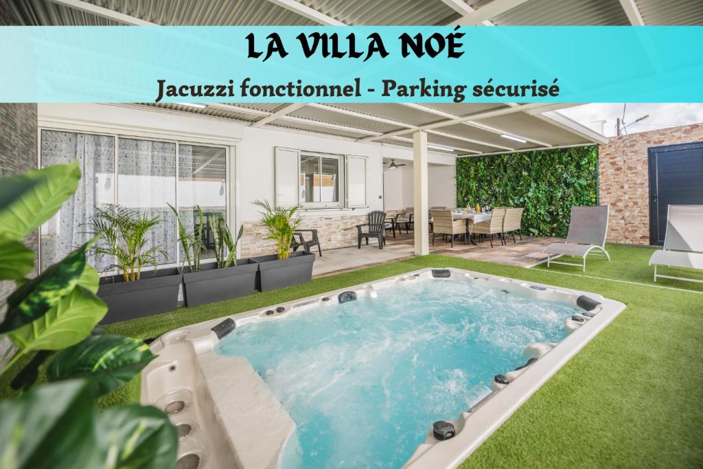 a swimming pool in the middle of a yard at Villa Noé - Famille, détente et Jacuzzi - Wiskeys in Commune Bègue