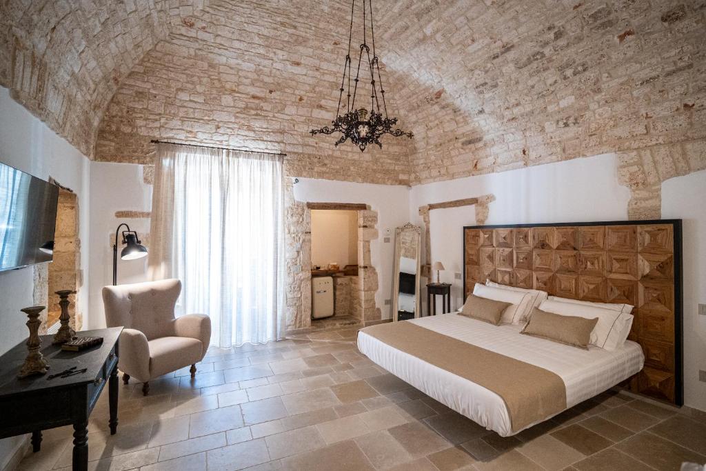 Postel nebo postele na pokoji v ubytování Dimore Piazza Roma Trulli & Suite