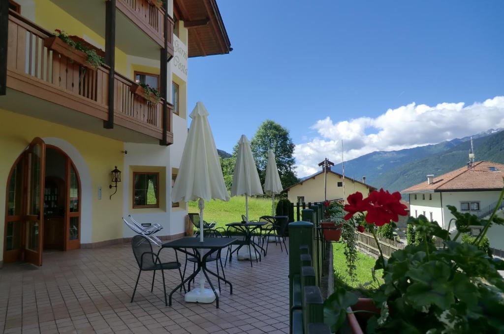 Nespecifikovaný výhled na hory nebo výhled na hory při pohledu z hotelu