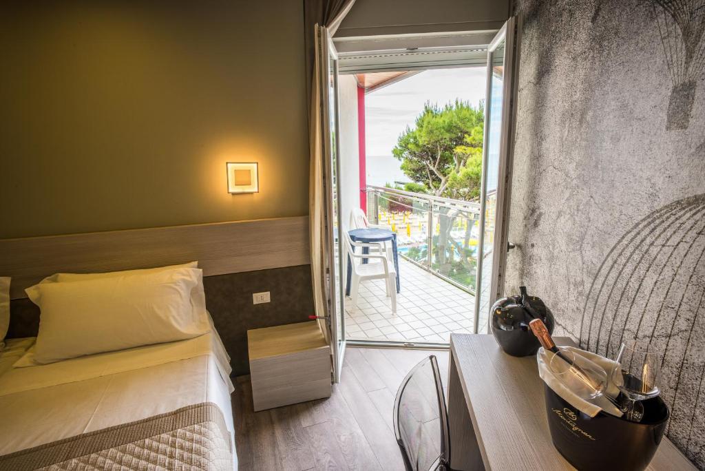 Postel nebo postele na pokoji v ubytování Hotel Cesare Augustus