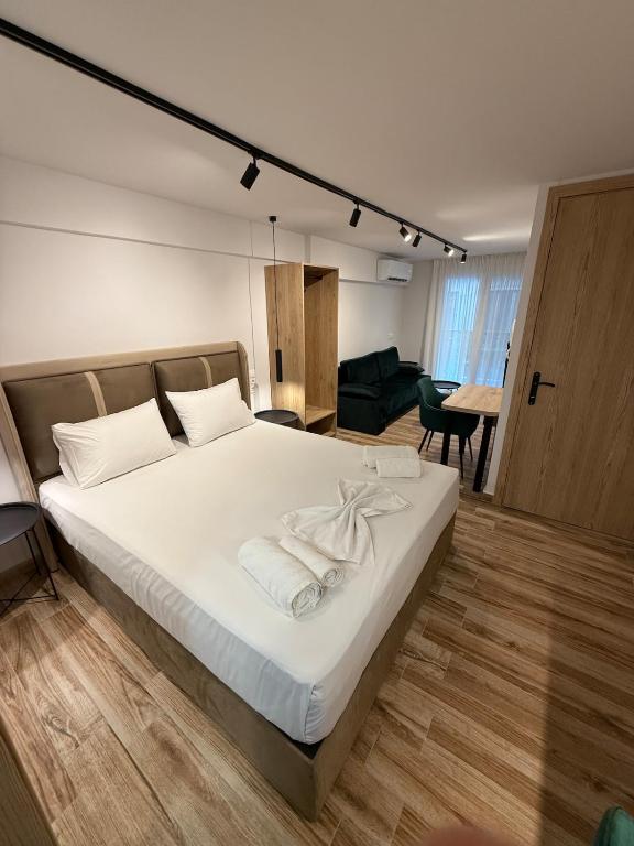 Ethra Suite 9
