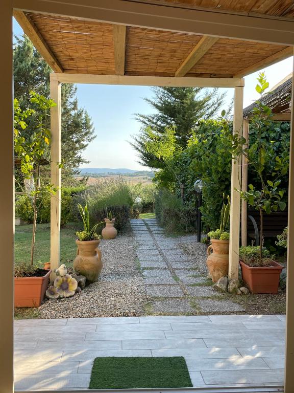 A garden outside Il Lavandeto - farmhouse in the city