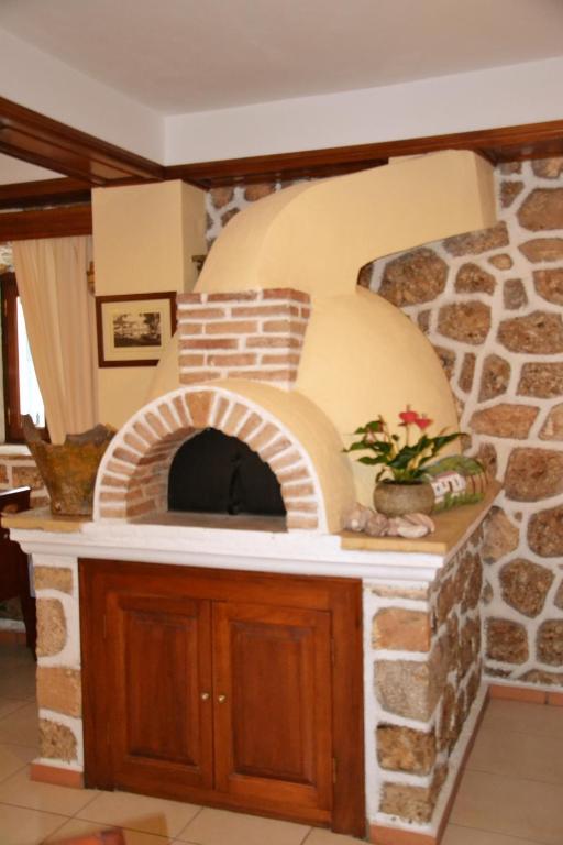 a stone pizza oven in a living room at Kastro Hotel in Spetses