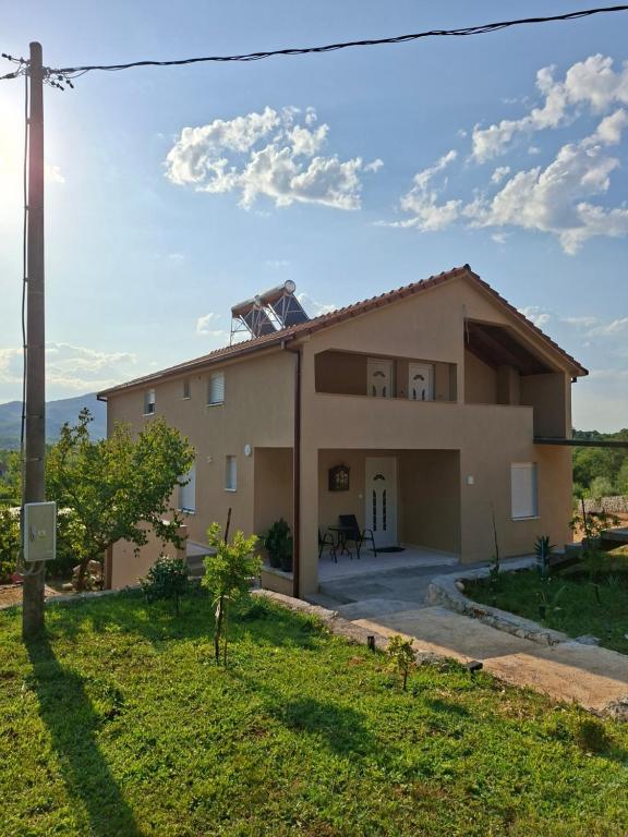 a house with a view of the front of it at Apartmani Suvodoli in Rvaši