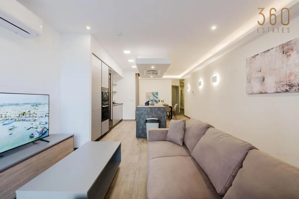 Modern 3BR Maisonette fully equipped with AC in Qawra by 360 Estates