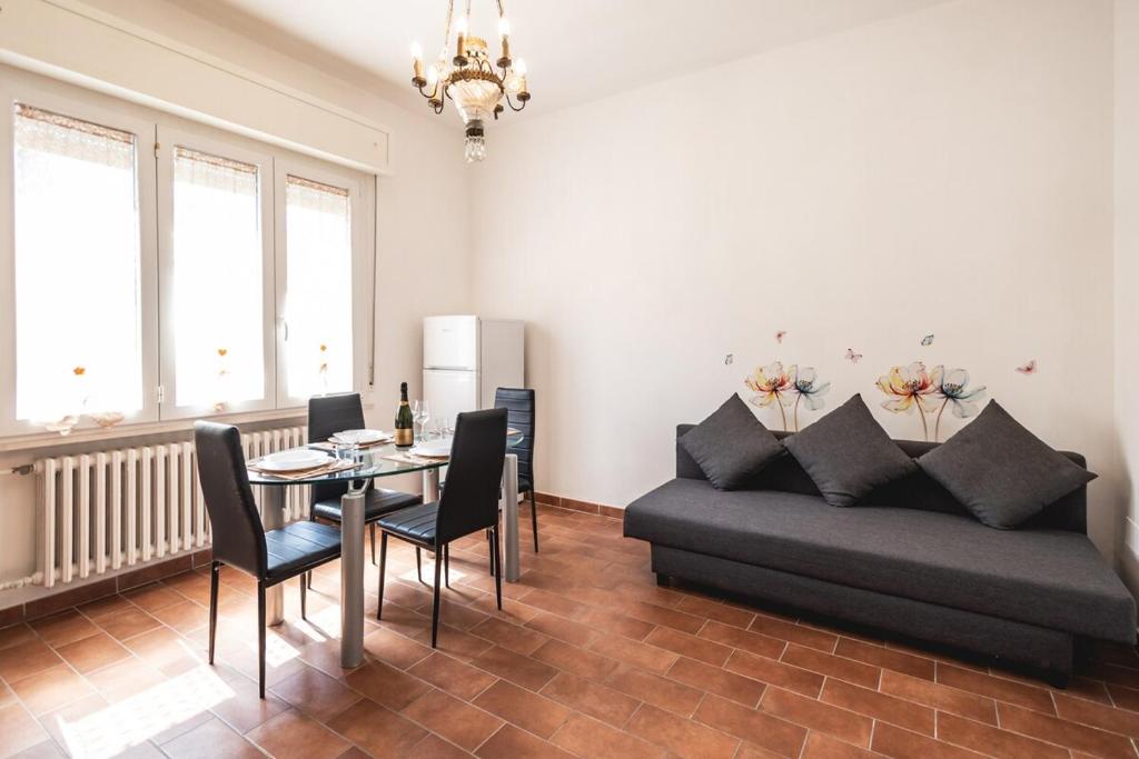 Et opholdsområde på Vintage Sea Apartment