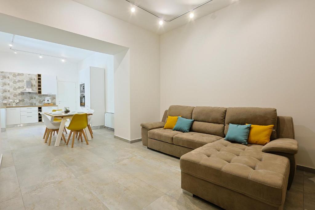 a living room with a couch and a table at Le Vecchie Mura House civico 17 in Marsala