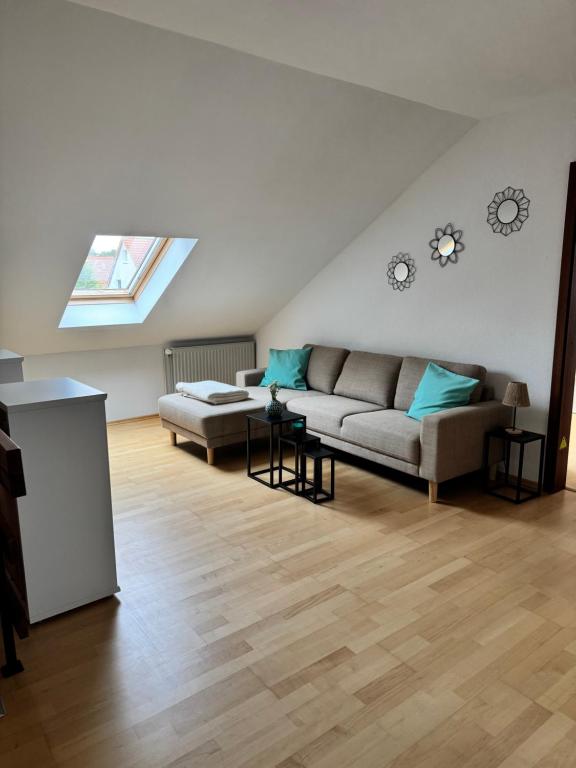 a living room with a couch and a table at Ferienwohnung Immenzaun in Isernhagen
