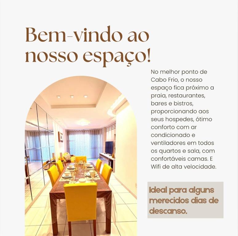 une affiche pour un restaurant avec une longue table et des chaises jaunes dans l'établissement Cabo Frio Espaço Girassol, à Cabo Frio