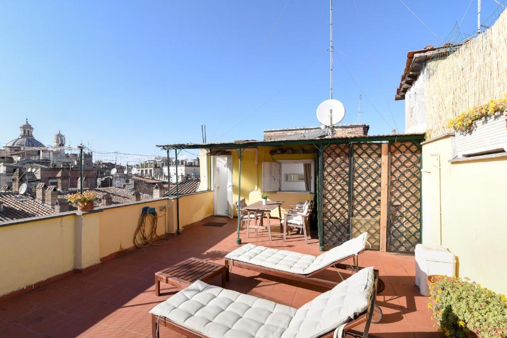 Navona studio with terrace Backpackers