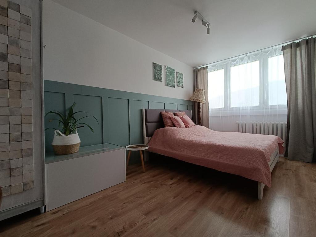 Ένα ή περισσότερα κρεβάτια σε δωμάτιο στο Apartament Magiczne Poranki