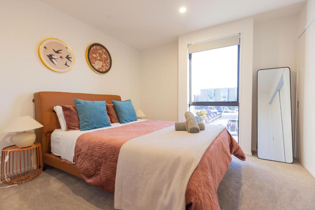 LUX NEW CBD Retreat - 2Bed2Bath With Parking! - Resim 2