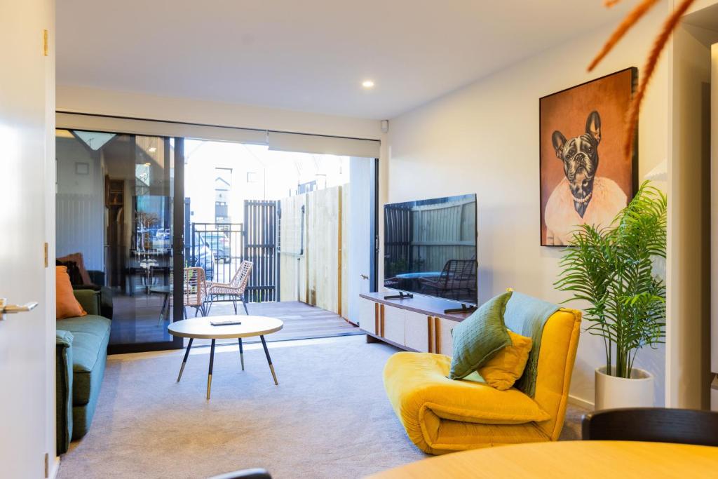 LUX NEW CBD Retreat - 2Bed2Bath With Parking! - Resim 5