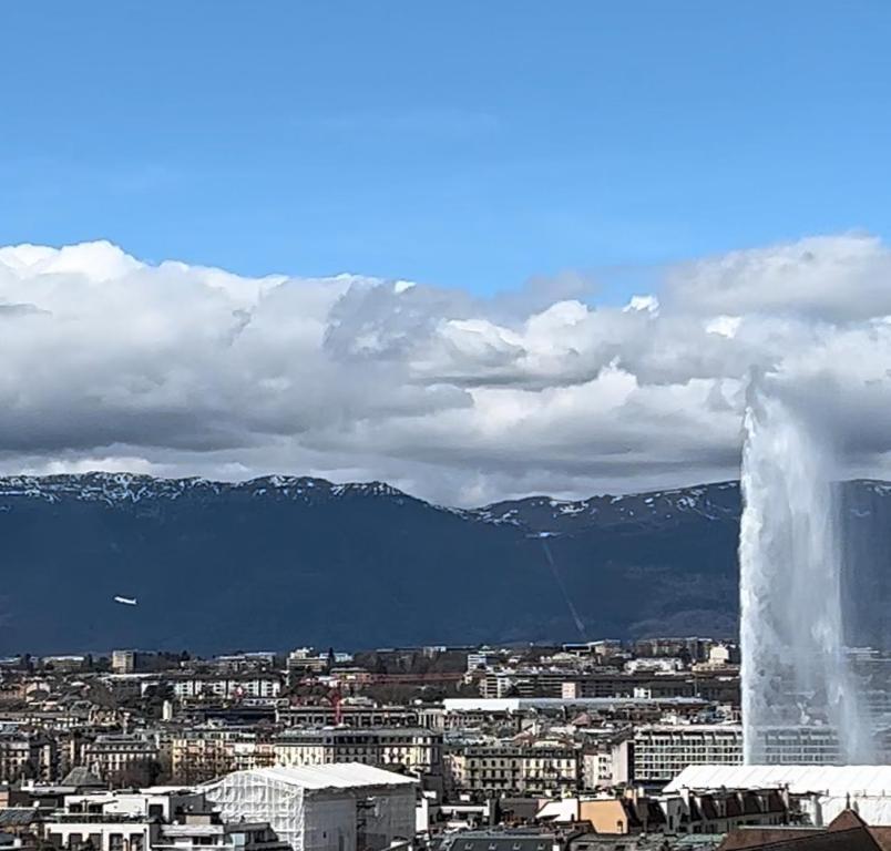 Chambre spacieuse avec salle de bain privé!!! À 50m du lac, Geneva (updated prices 2025)