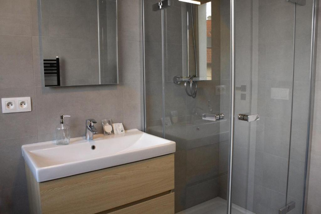 Hotel Taxis Bratislava - Suites - Resim 22