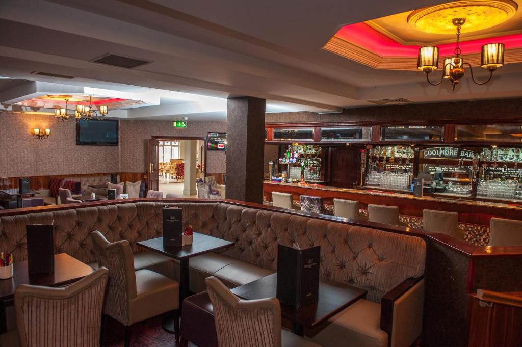Lounge nebo bar v ubytování Allingham Arms Hotel