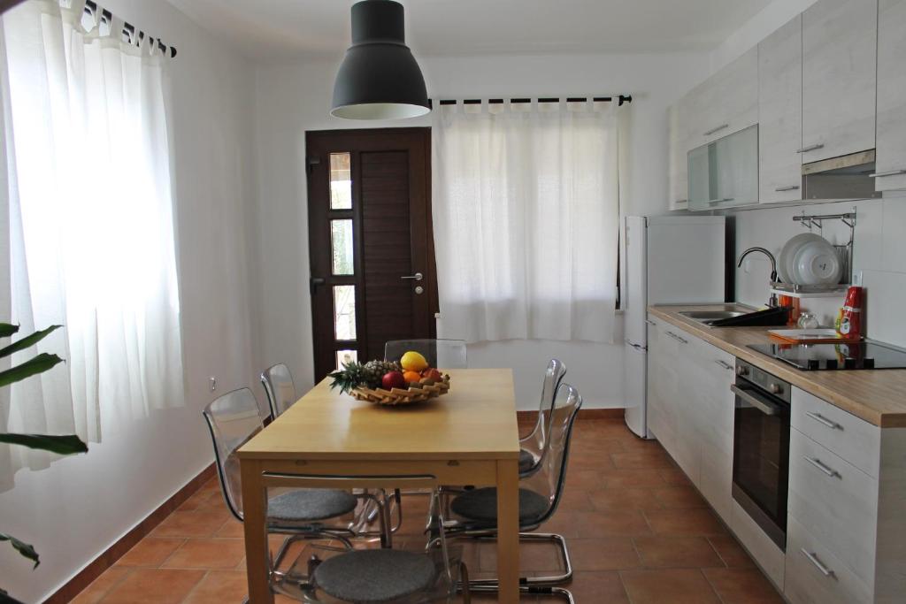 Kuchyňa alebo kuchynka v ubytovaní Apartments Dina