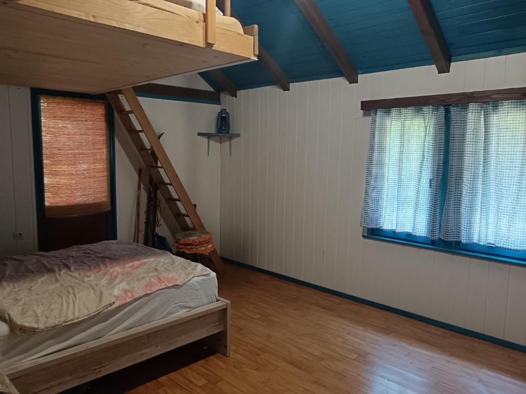 Postel nebo postele na pokoji v ubytování Hidden Cabin near Kočevje