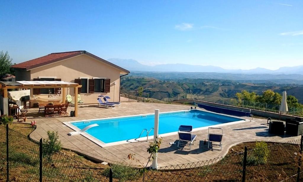 Πισίνα στο ή κοντά στο Modern villa with panoramic view