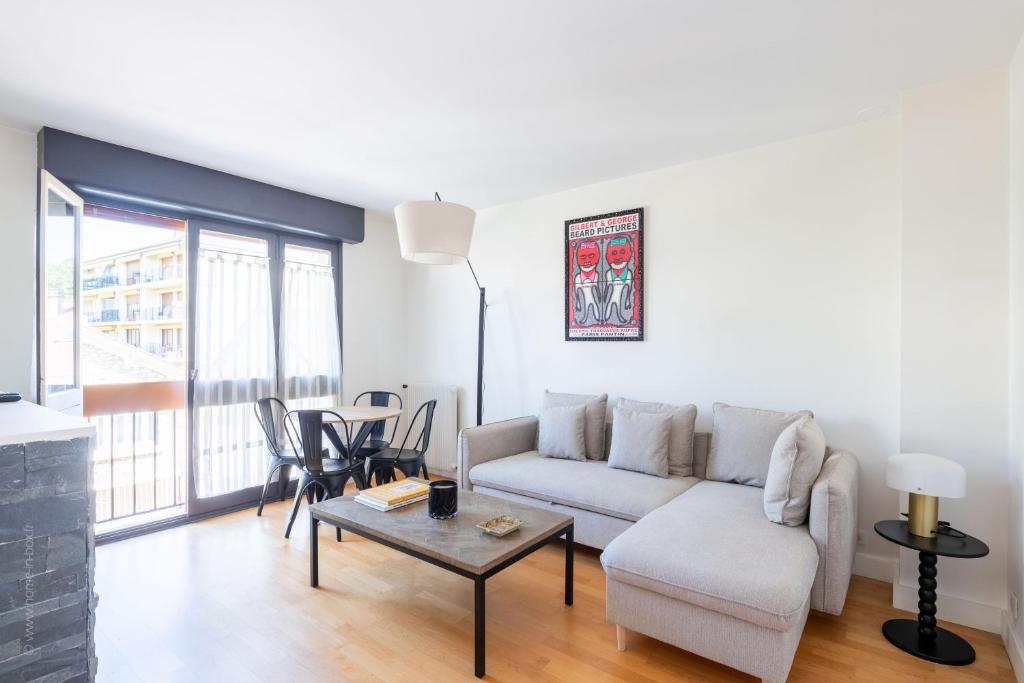 Χώρος καθιστικού στο F2 moderne - 15 min Paris - Parking privé