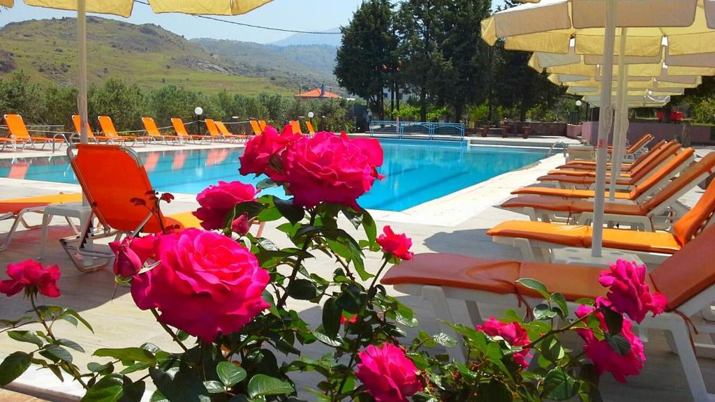 Bazén v ubytování Hotel Marilena nebo v jeho okolí