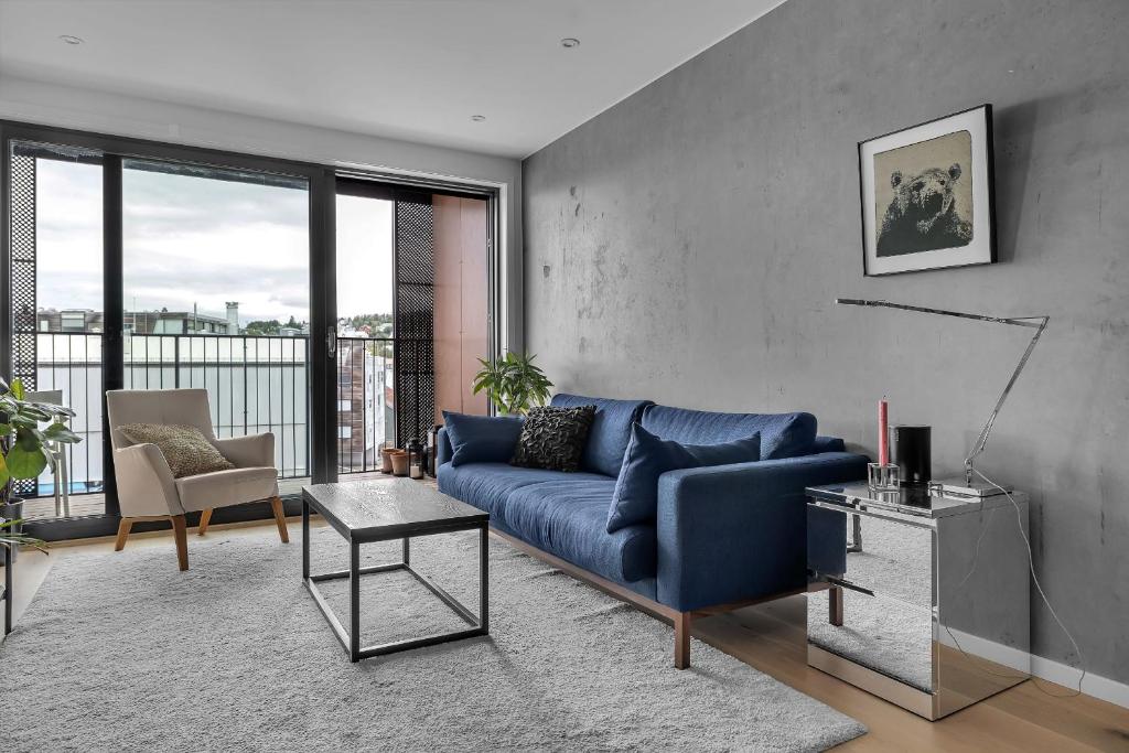 Χώρος καθιστικού στο Nordic modern apartment with sea view