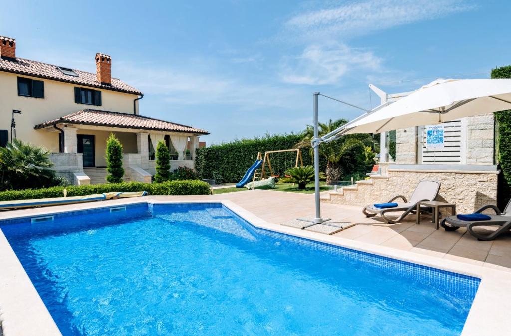Πισίνα στο ή κοντά στο Villa Anabel