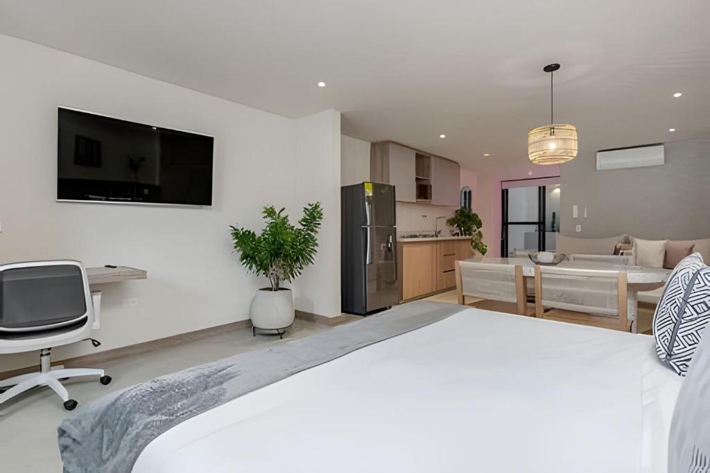 Kuchyň nebo kuchyňský kout v ubytování Solei Loft 302 - Elegant Oasis: Loft/Jacuzzi/AC