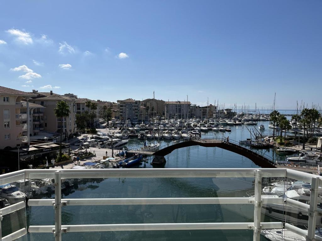 Une des plus belles vue de Port Frejus,Le MIRAMAR,