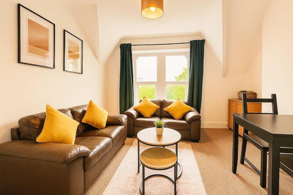 Et opholdsområde på Charming Top Floor Cardiff Gem