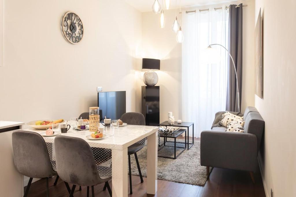 #60 Staywizus - Grimaldi 2BDR central near beach,promenade AC&WIFI