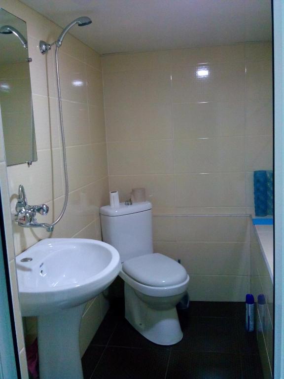 Koupelna v ubytování Apartment On Erekle 25a