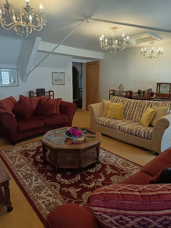 a living room with couches and a coffee table at Chandeliers 6 in Shrewsbury